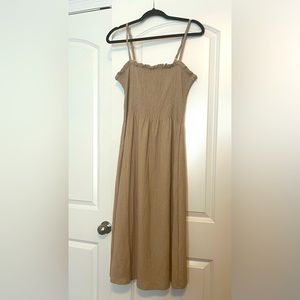 Tan smocked midi dress 🧸